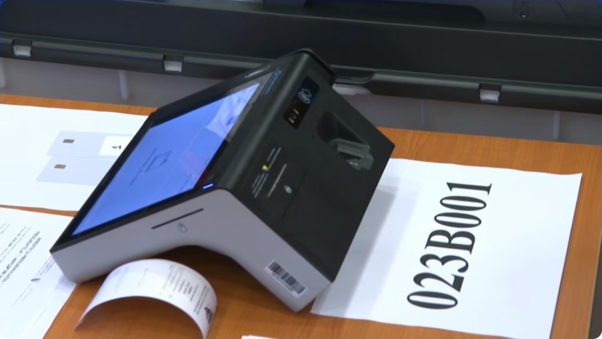 Dijele se traktori i pomoć, obilaze sela, političari ratuju na mrežama - slika 1