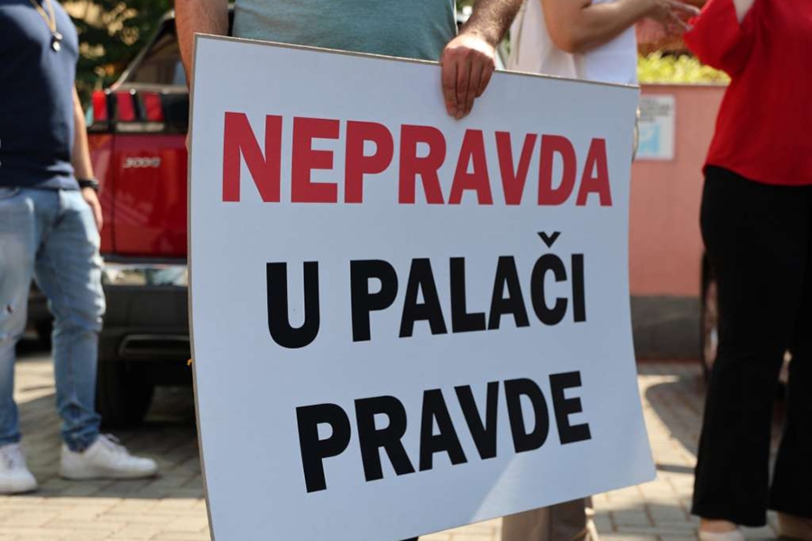 POBUNA U HERCEGOVINI: Medijski istup vlade razbjesnio sindikalce, štrajk kreće... - slika 1