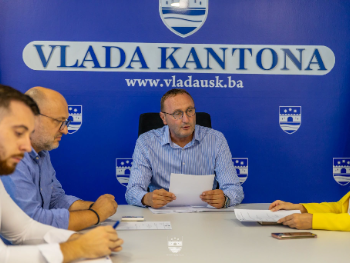 POMAK: Vlada USK ima 70 vozila, građanska inicijativa s više od hiljadu potpisa još bez odgovora