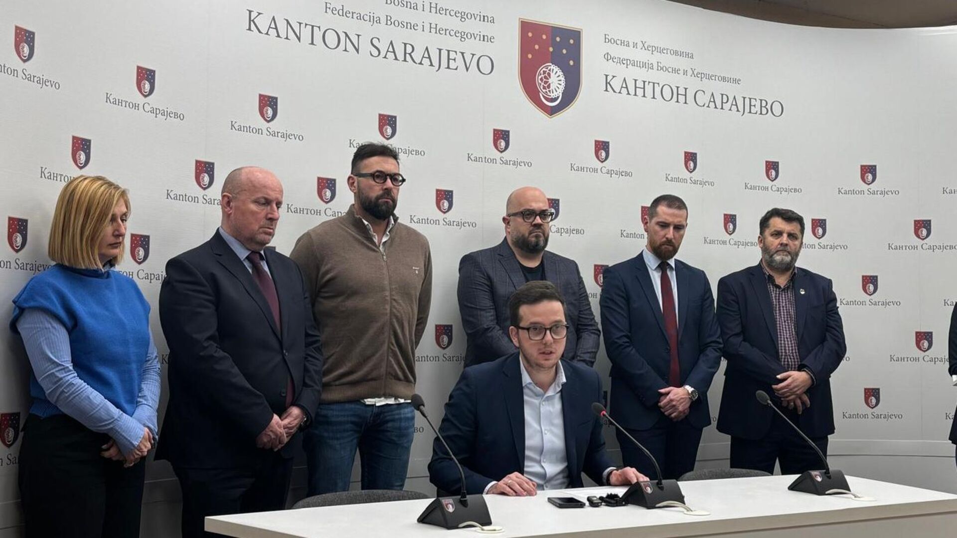 Ostavka bez ostavke - slika 1