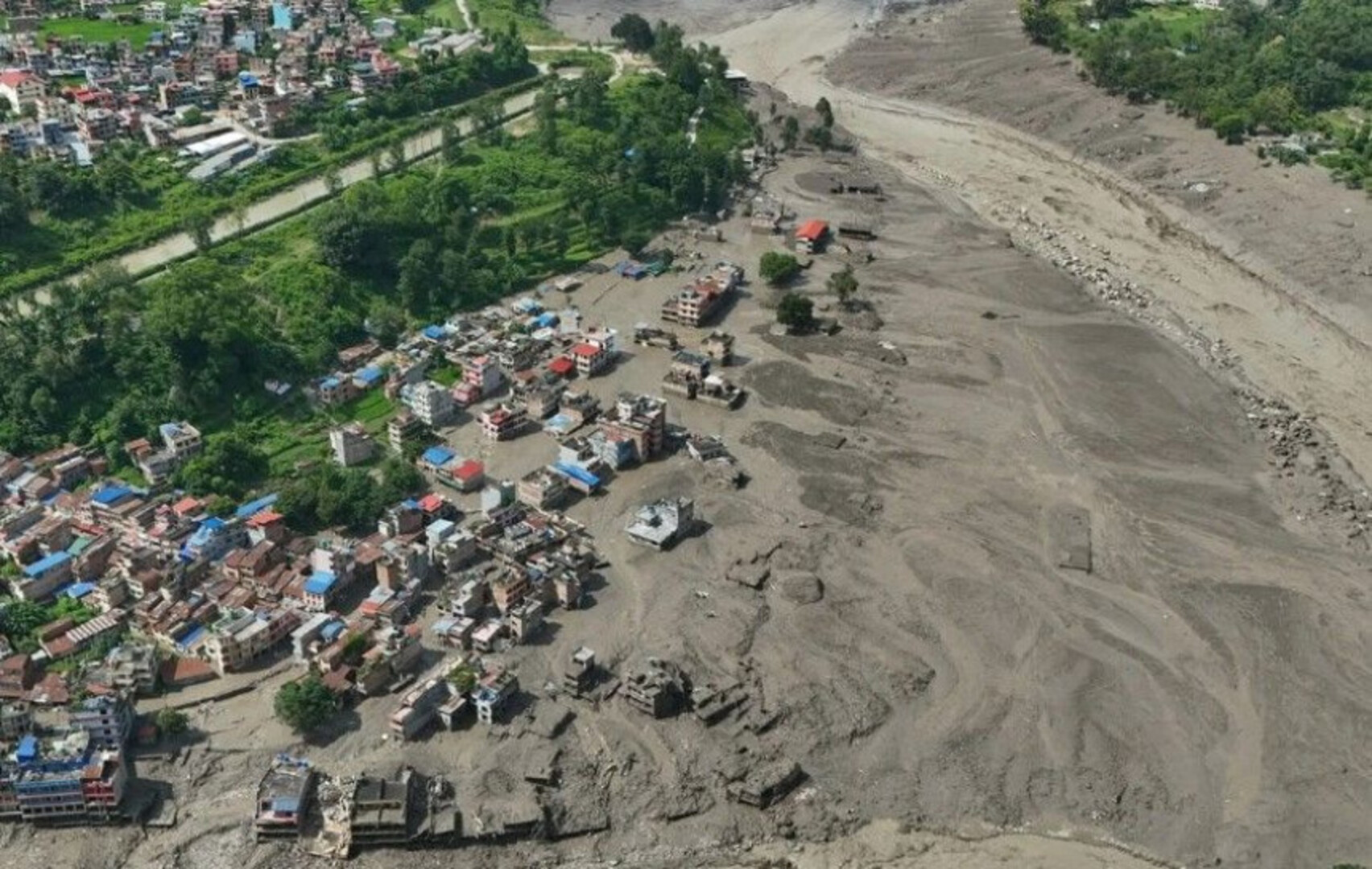 Broj žrtava poplava u Nepalu 162, stotine nestalih ljudi - slika 1