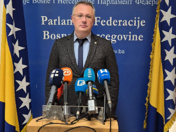 Kajan osudio isticanje ustaškog pozdrava na Starom mostu: „Dosta je veličanja ustaštva i ponižavanja žrtava“