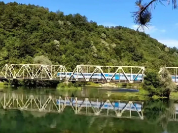 Nakon 13 godina počinje saobraćati redovni voz na relaciji Bihać - Bosanska Otoka: Poznate i cijene karata