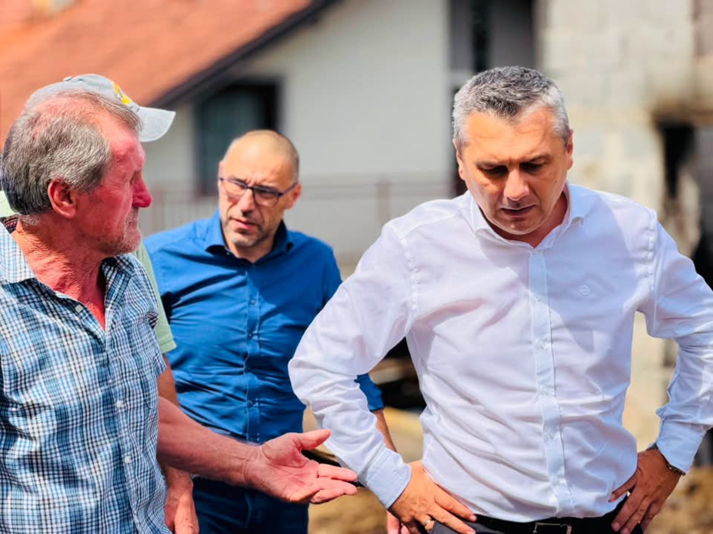 Ministar Dizdar posjetio povratnika Saida Mehmedovića nakon podmetnutog požara: “Nećemo dozvoliti da ostane sam” - slika 3