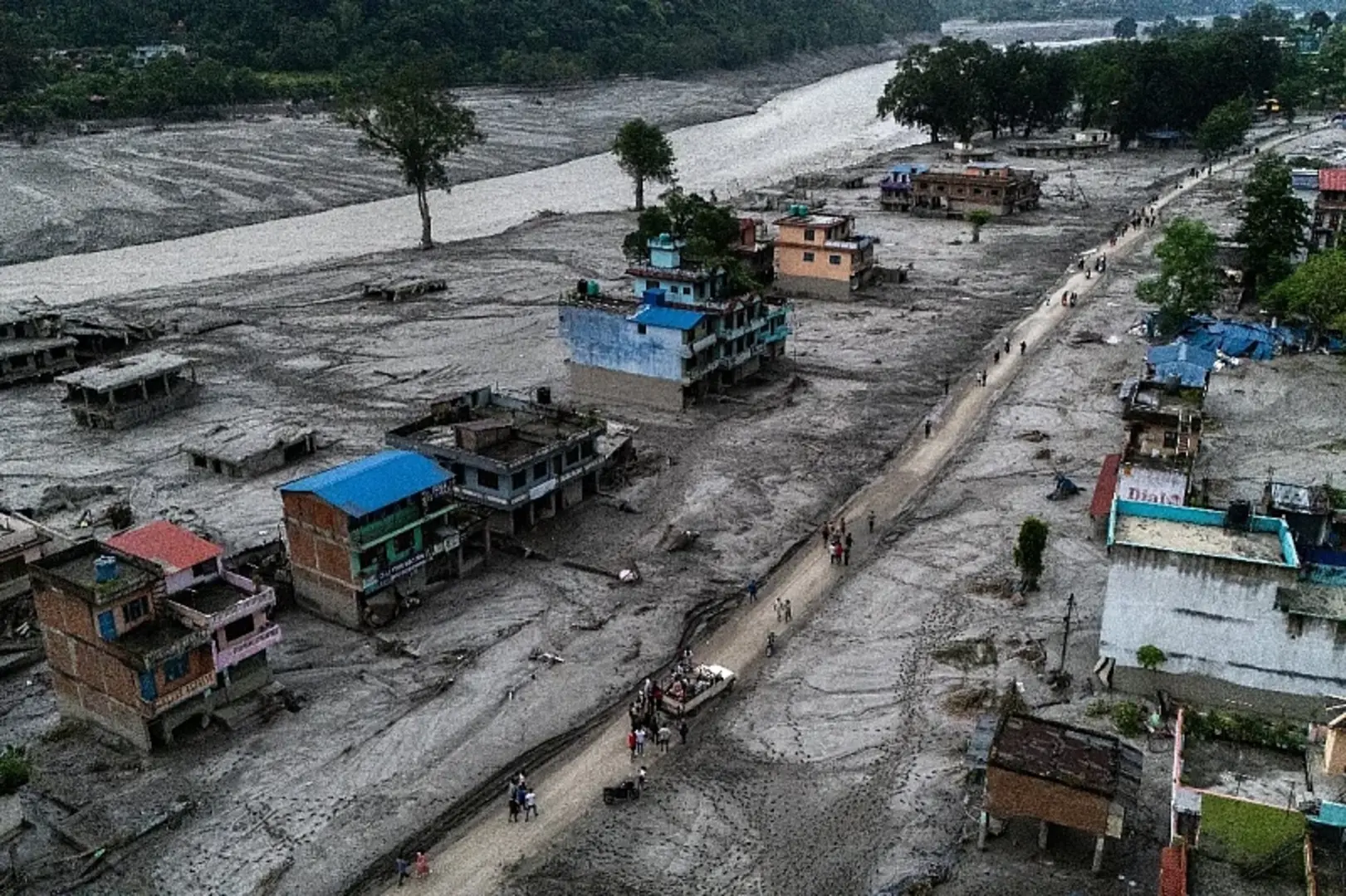 Broj žrtava u Nepalu nakon poplava i klizišta povećan na 675, više od 2.000 ljudi se vodi kao nestalo - slika 1