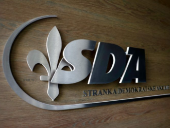 SDA: Jeftini spinovi Trojke o Izetbegoviću neće skrenuti pažnju sa njihovih afera i katastrofe koju su proizveli
