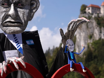 Protesti na Bledu: Janša je veleizdajnik!