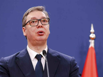 Malo Moskva malo Brisel: Vučić igra na sve strane pred neizvjesne izbore