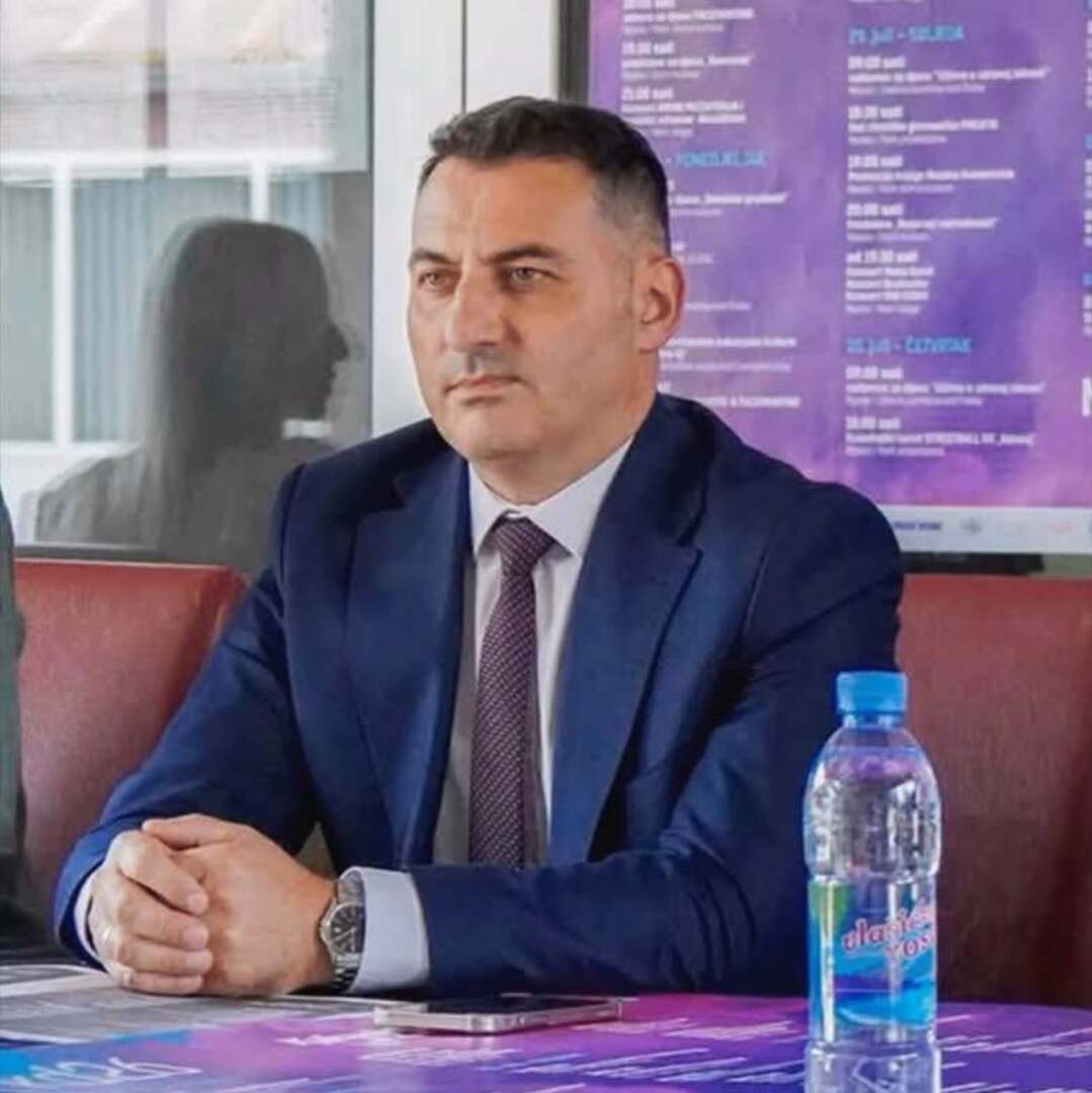 Bajtarević: Za pomoćni teren Gradskog stadiona u Kaknju stiže još 100.000 KM - slika 1