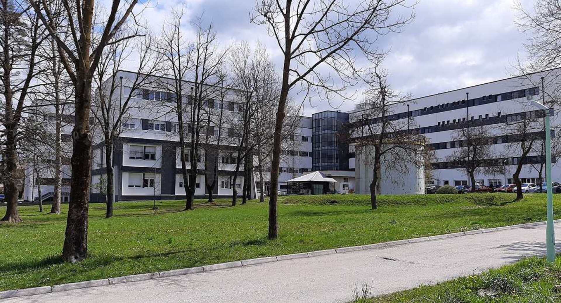Postignut historijski dogovor u USK: Povećanje plata i bolji uslovi za oko 2.800 zdravstvenih radnika - slika 1