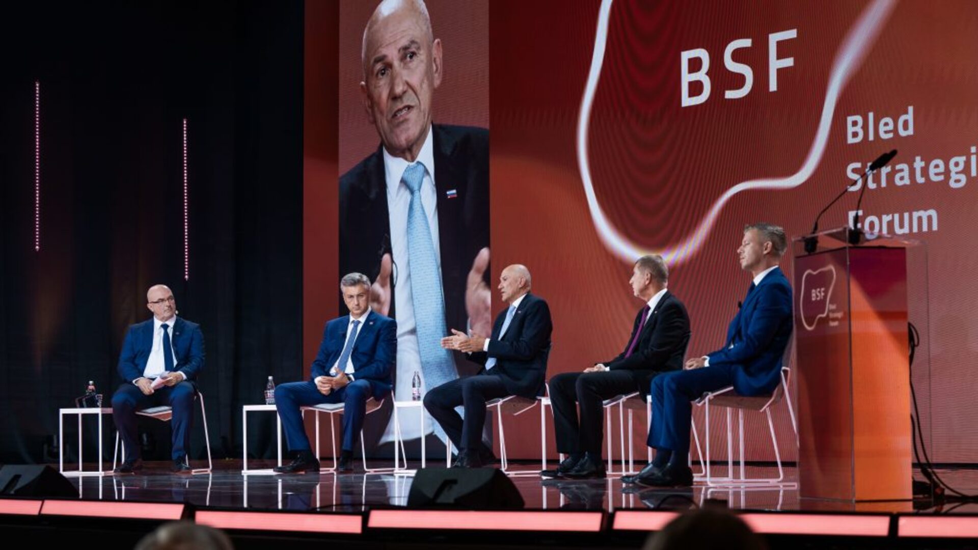 Orbánovi regionalni saveznici na Bledu se distanciraju od njega - slika 1
