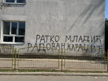 Prvi je dan škole, a na školskom zidu u Bratuncu i dalje stoji ime Ratka Mladića: Tokom rata tu je bio logor za Bošnjake