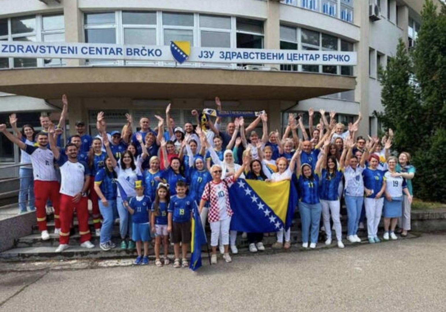 Brčko: Za podršku reprezentaciji osude, a na veličanje osuđenih za genocid - šutnja? - slika 1
