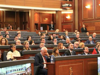 Šest zastupnika odbija podržati kandidata za predsjednika, zemlji prijete novi izbori