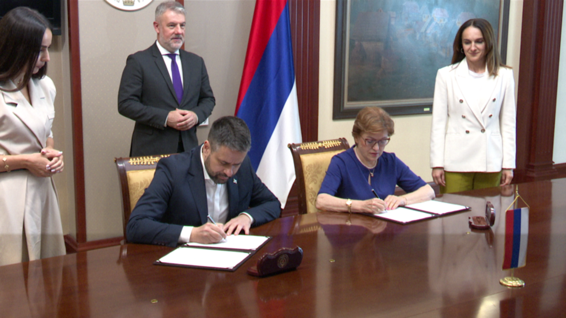 Nova zaduženja vlasti Rs: Od 45 miliona eura kredita, čak polovina ide za dugove UKC-a - slika 1