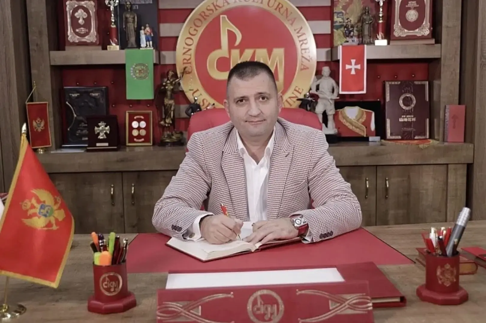 Predsjednik Crnogorske kulturne mreže izvinio se građanima BiH zbog Mandićevog postupka nakon smrti zločinca Mladića - slika 1