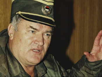 Komemoracija ratnom zlikovcu Mladiću u Domu Vojske, sahrana na Topčiderskom groblju
