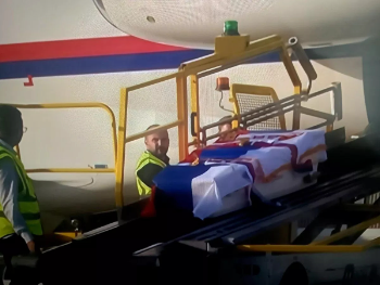 Avionom Vlade Srbije leš ratnog zločinca Mladića sletio u Beograd