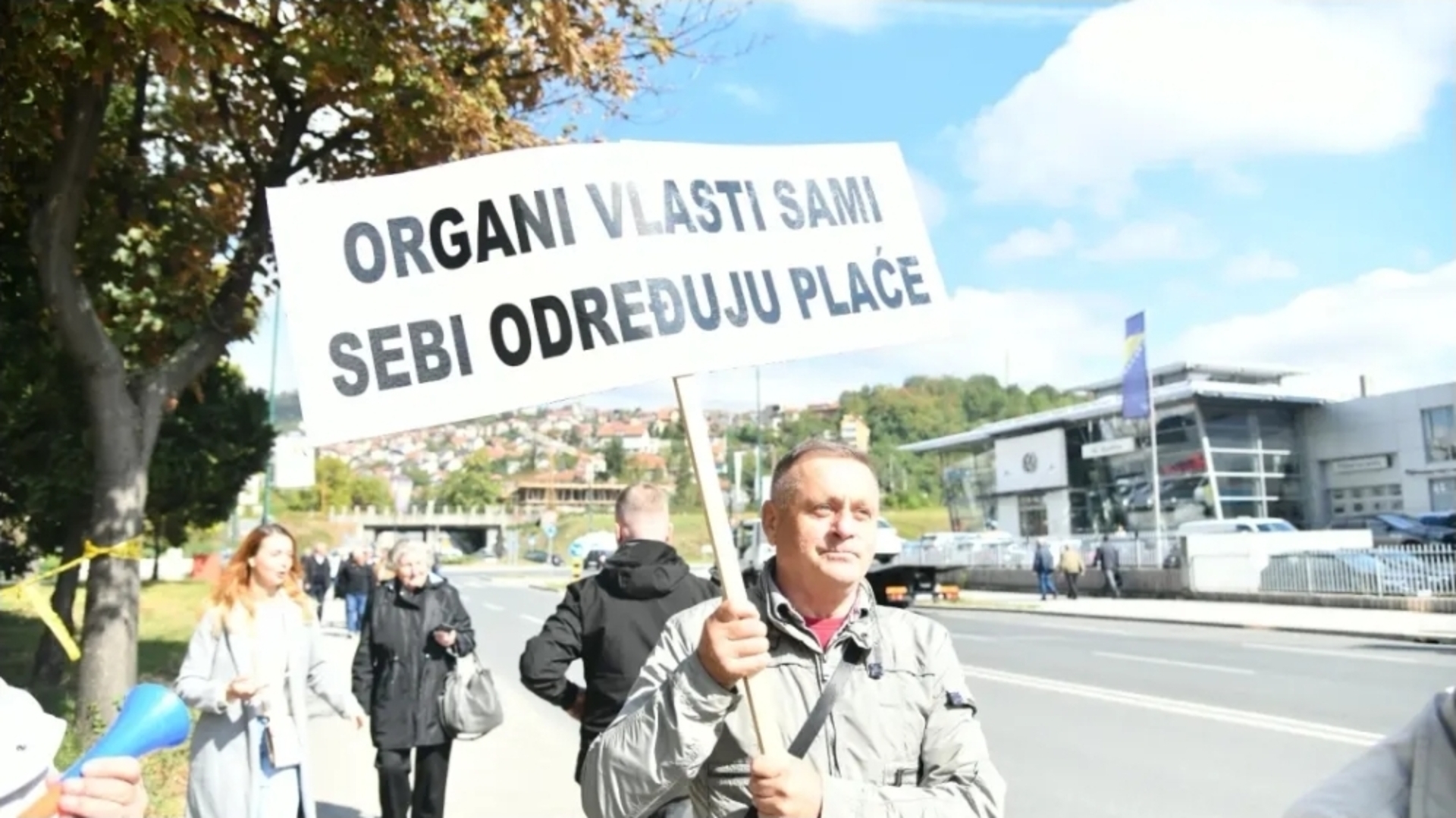 Parlamentarci primaju plaće i druge naknade i kad ne rade - slika 1