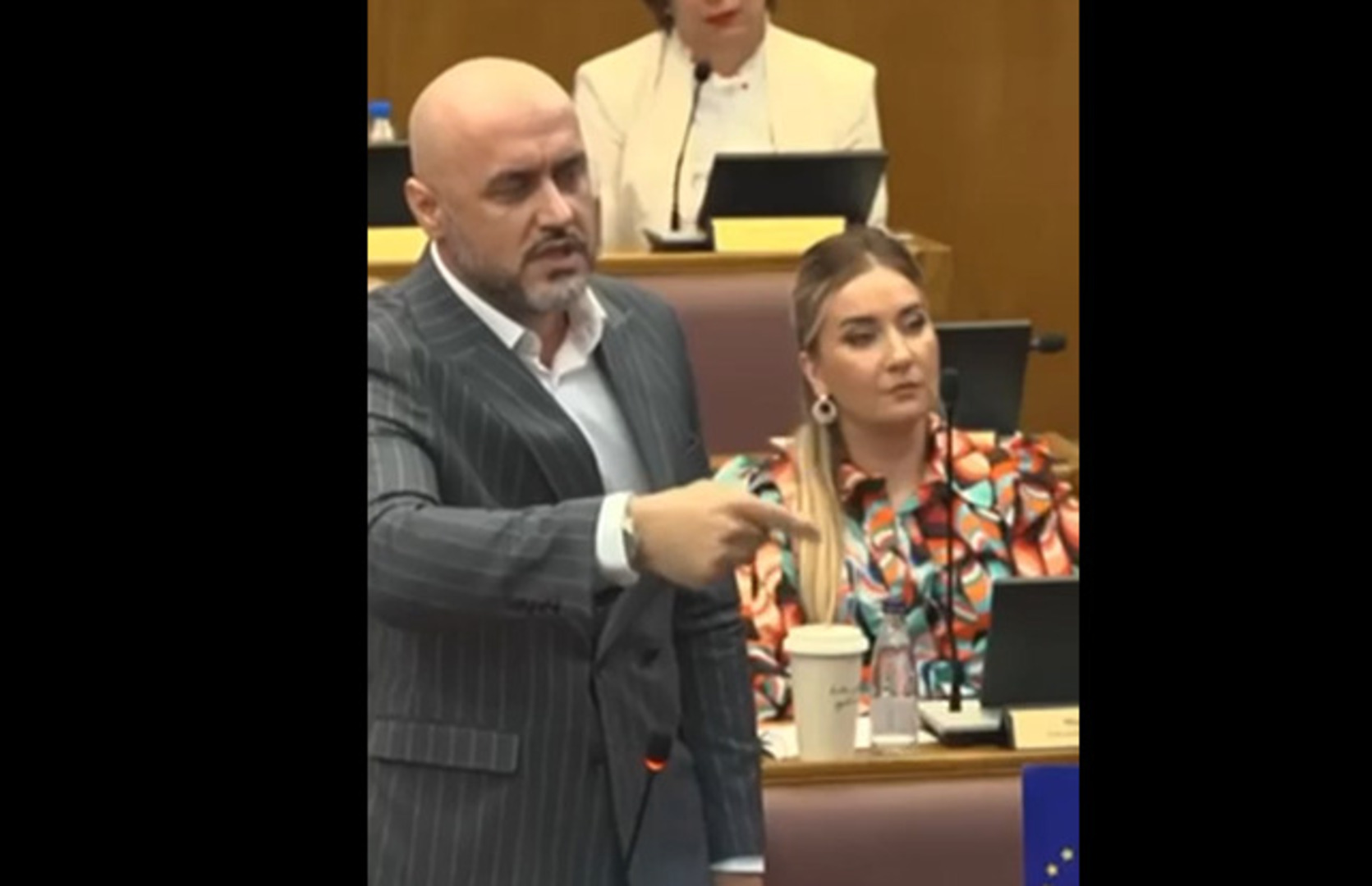 Poslanik protiv Spajića: "Glasaću za smjenu Mandića!" - slika 1