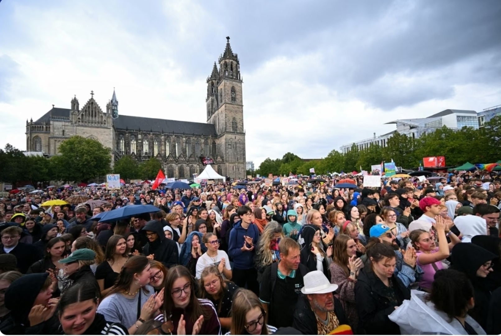Hiljade ljudi na demonstracijama u Magdeburgu protiv krajnje desnice - slika 1