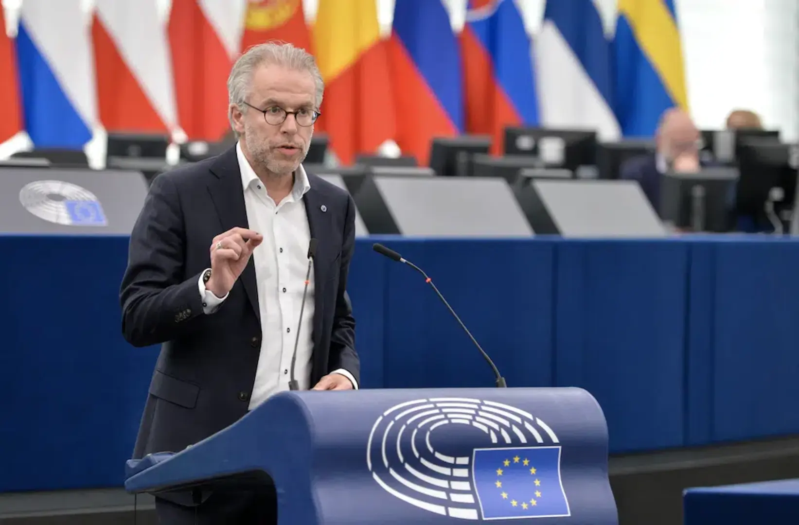 Thijs Reuten uputio poruku Srbiji zbog veličanja zločinca Mladića: "Odvratno" - slika 1