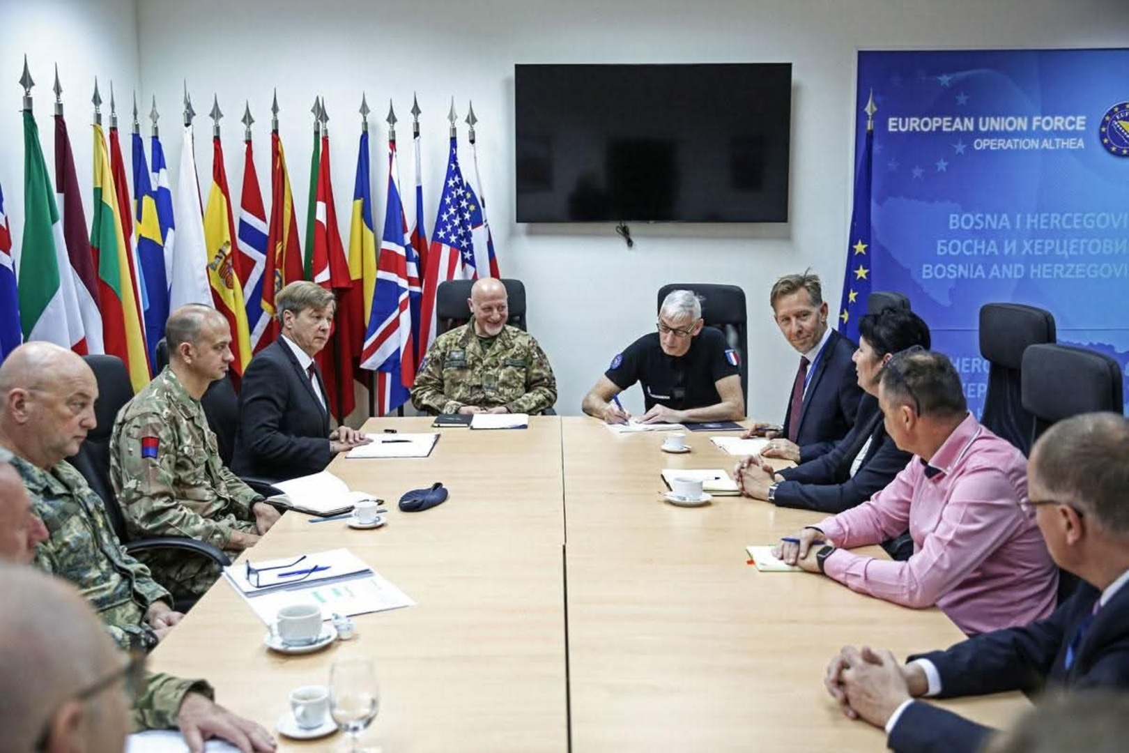 EUFOR i NATO s ambasadorima razmatrali izbore i OHR: Obnovljeni i aranžmani za evakuaciju diplomatskih misija