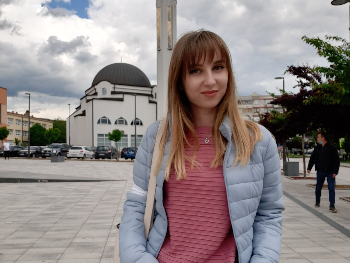 Azra poziva mlade da se uključe u politiku