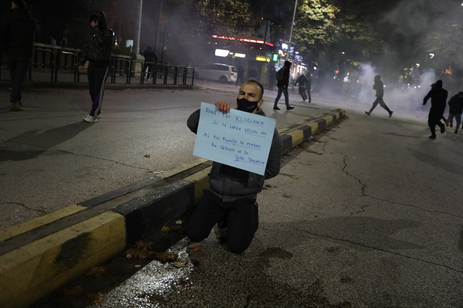 Peta noć protesta u Tirani. "Pravda za Klodijana" - slika 3
