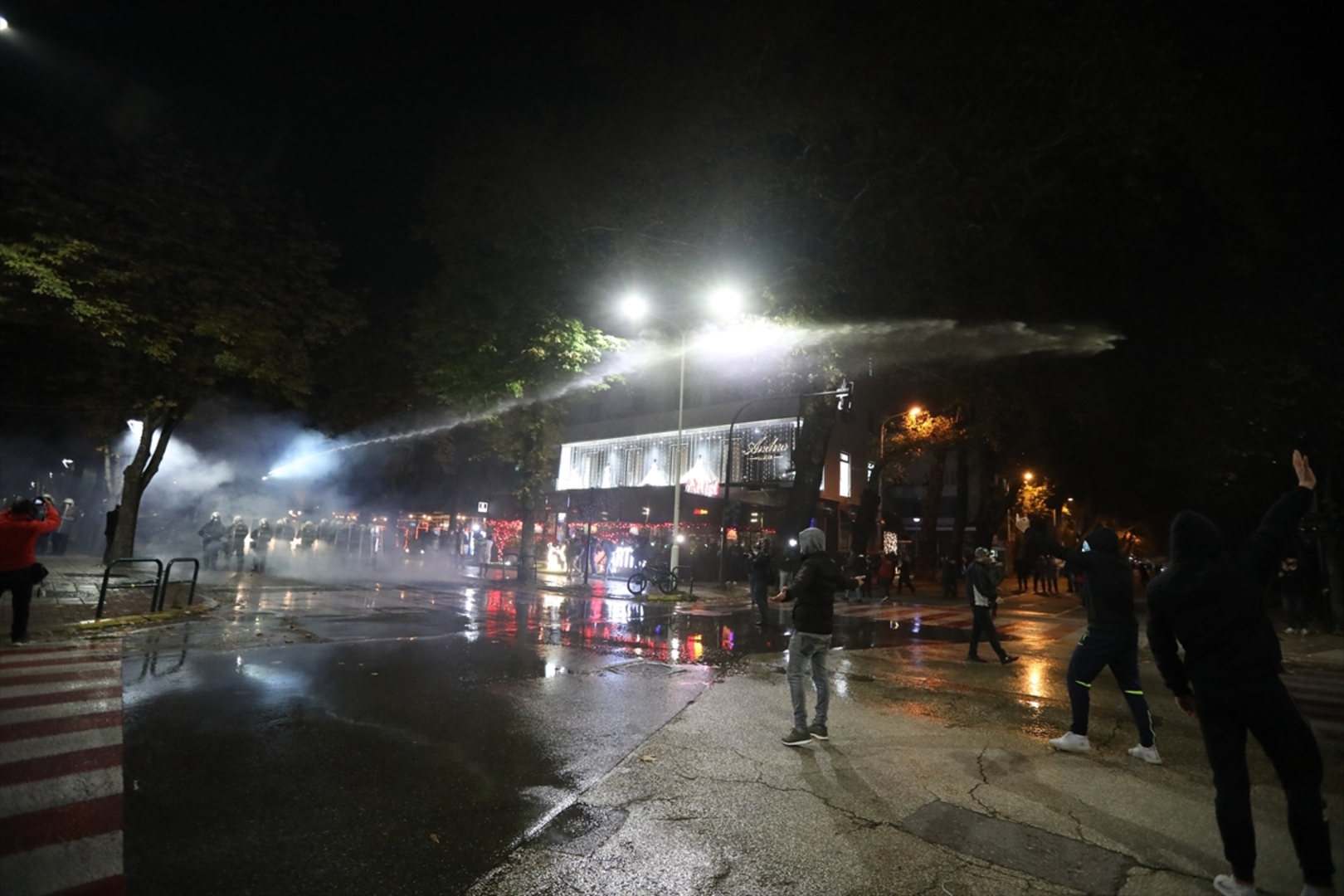 Peta noć protesta u Tirani. "Pravda za Klodijana" - slika 4