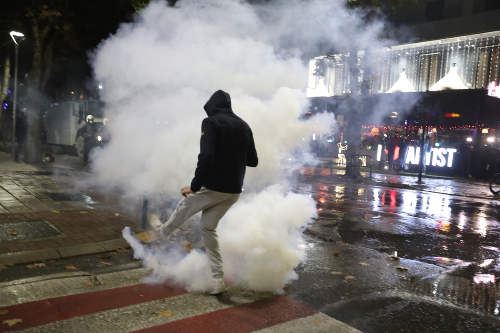 Peta noć protesta u Tirani. "Pravda za Klodijana" - slika 1