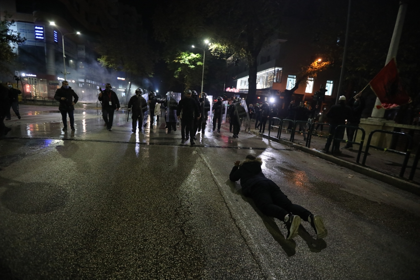 Peta noć protesta u Tirani. "Pravda za Klodijana" - slika 6