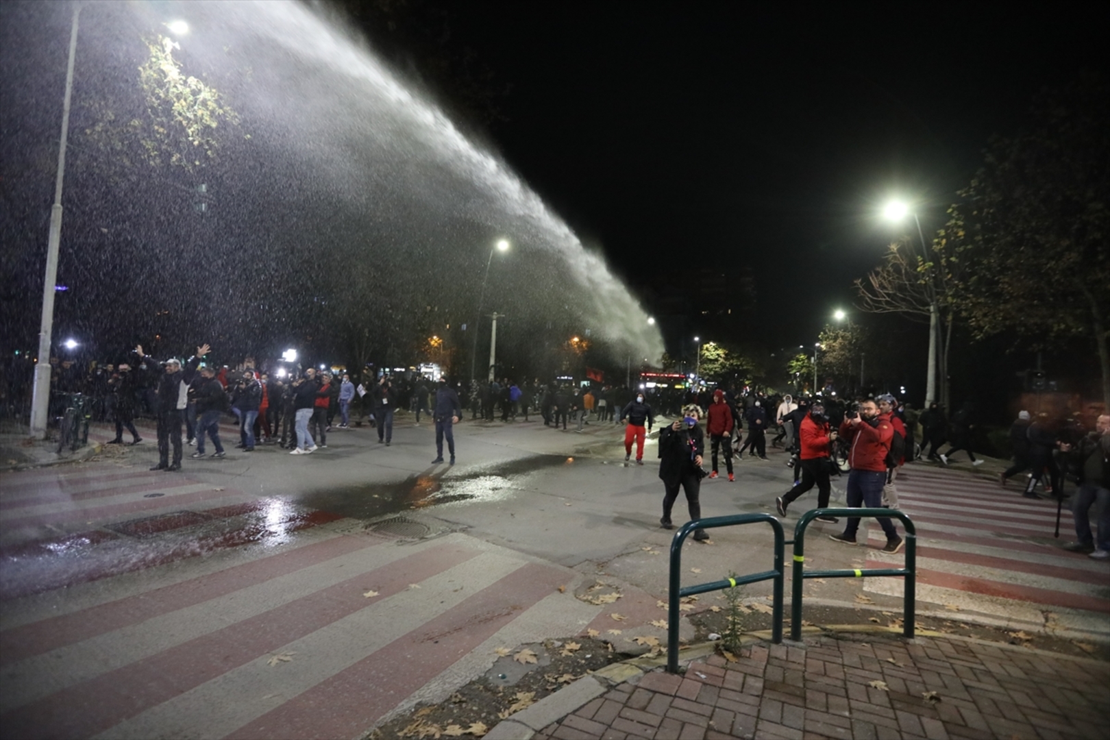 Peta noć protesta u Tirani. "Pravda za Klodijana" - slika 11
