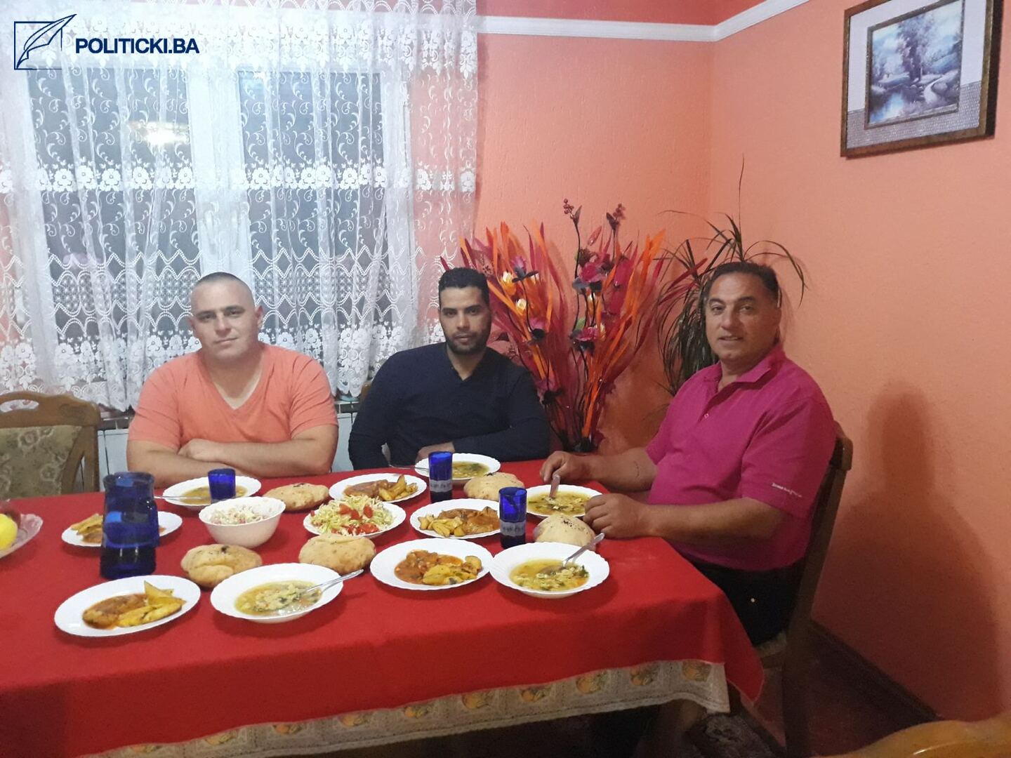 Migrant Amar iz Alžira često bi zaplakao  pred punom sofrom svojih tuzlanskih domaćina - slika 2