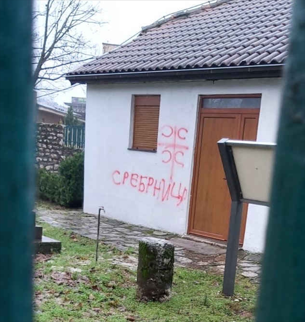 Oskrnavljena džamija u Nikšiću - slika 2