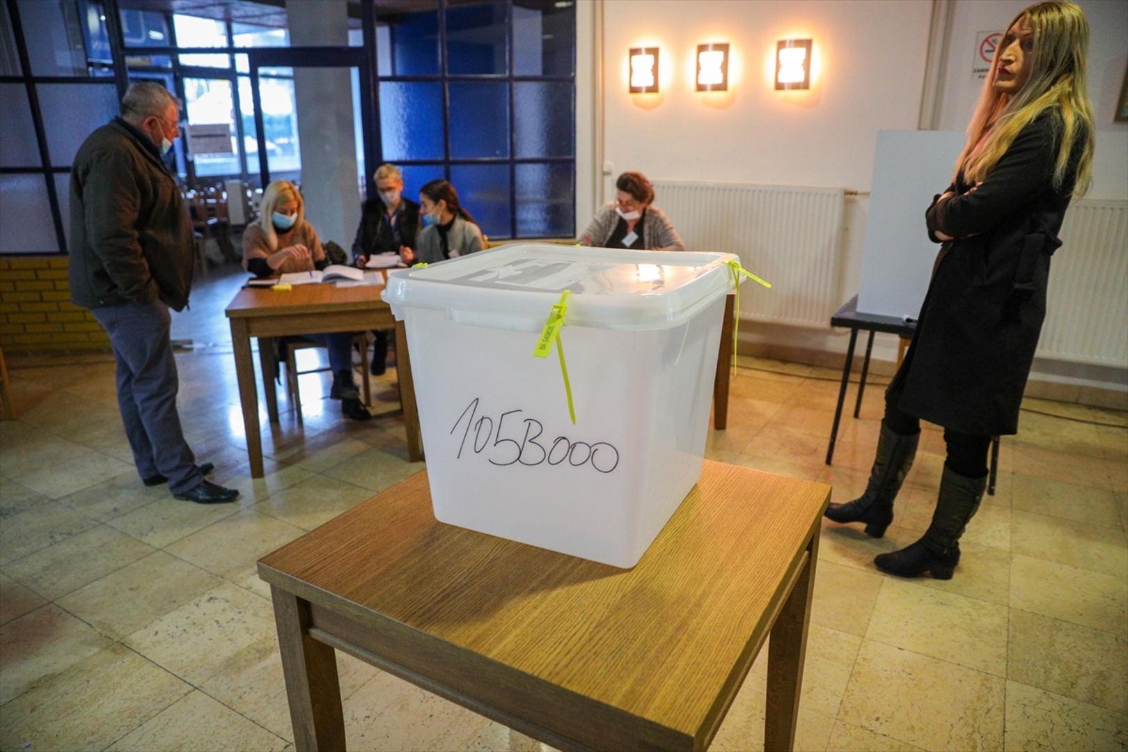  Otvorena biračka mjesta. U Doboju se glasa u Srebrenici Bošnjaci bojkotiraju - slika 23