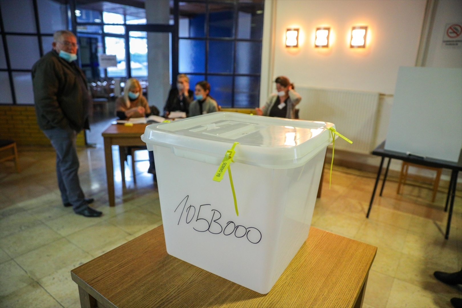  Otvorena biračka mjesta. U Doboju se glasa u Srebrenici Bošnjaci bojkotiraju - slika 16