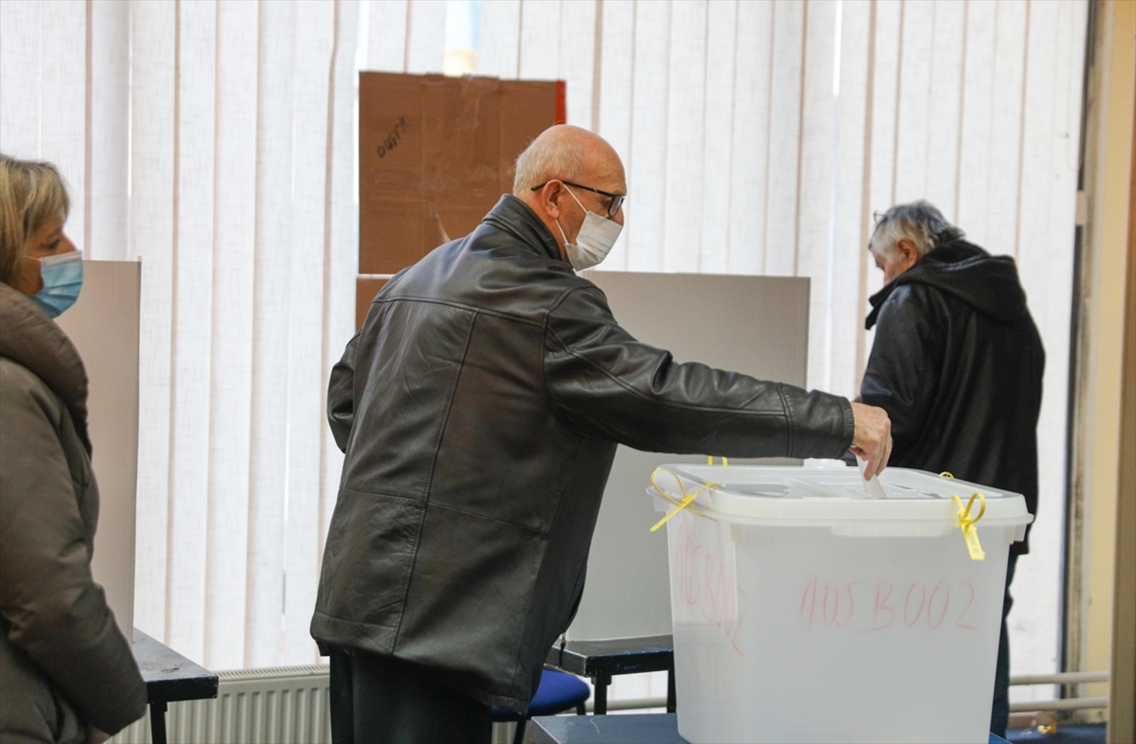  Otvorena biračka mjesta. U Doboju se glasa u Srebrenici Bošnjaci bojkotiraju - slika 18