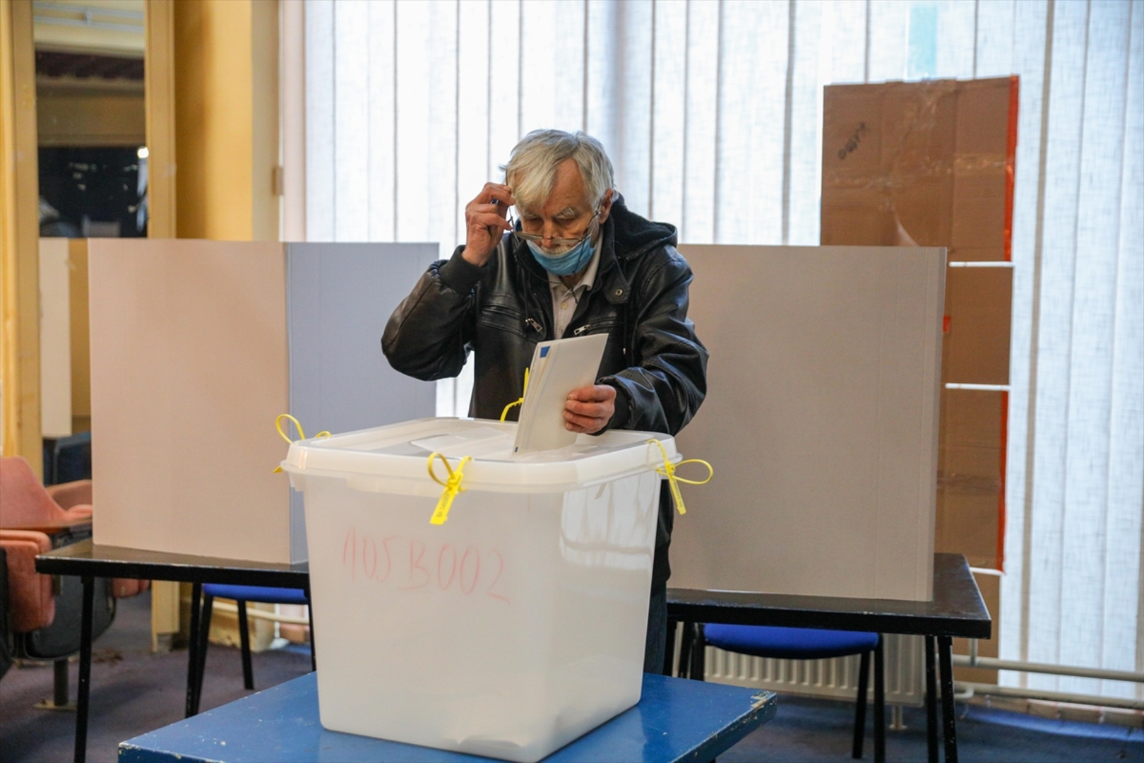  Otvorena biračka mjesta. U Doboju se glasa u Srebrenici Bošnjaci bojkotiraju - slika 19