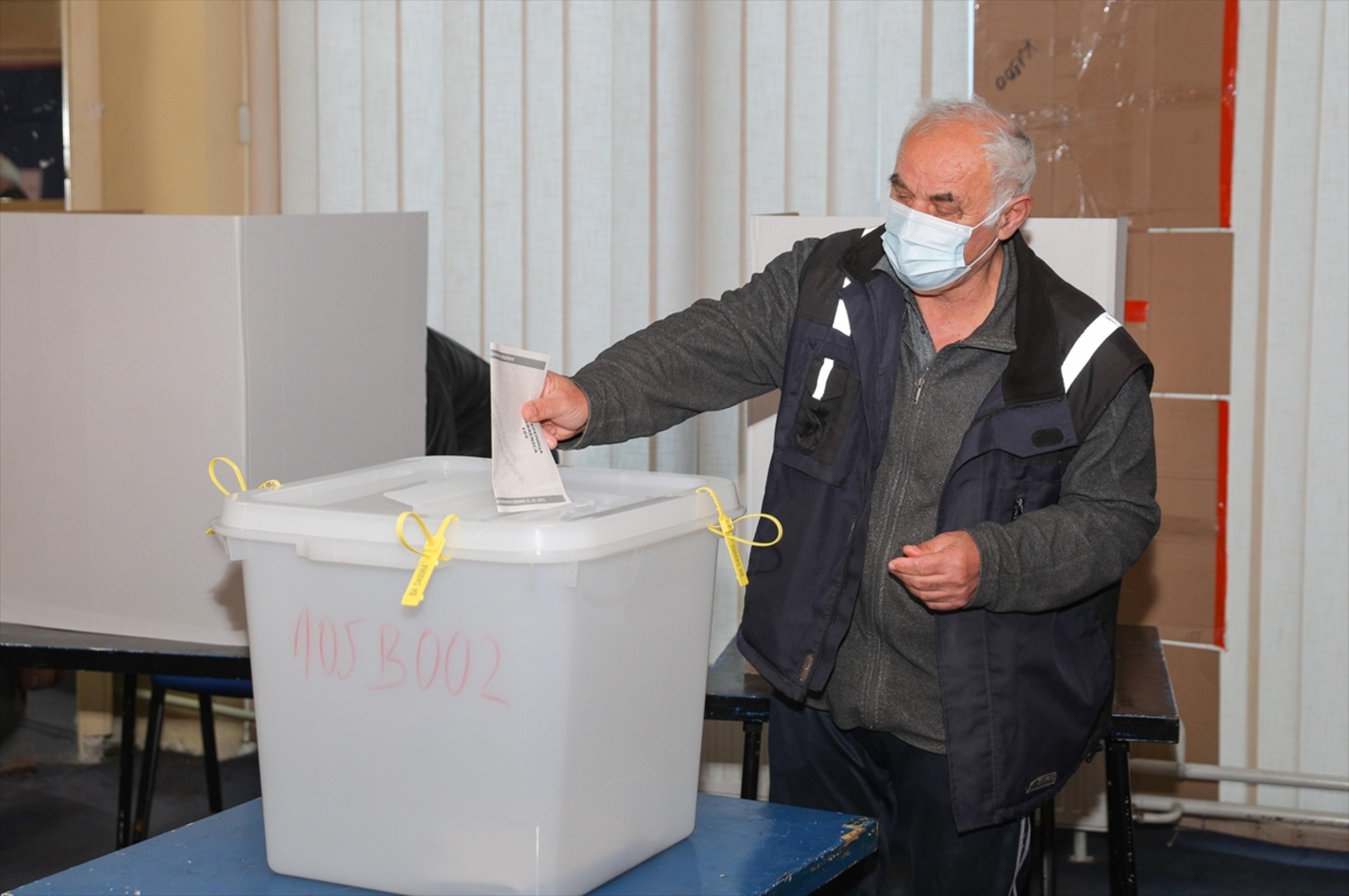  Otvorena biračka mjesta. U Doboju se glasa u Srebrenici Bošnjaci bojkotiraju - slika 21