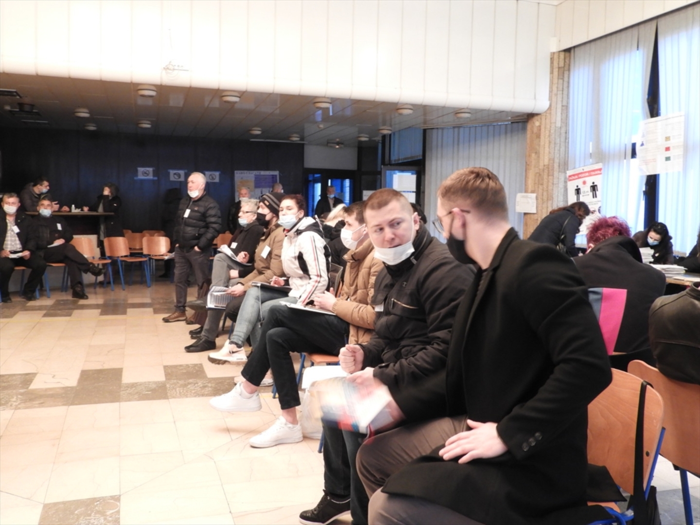  Otvorena biračka mjesta. U Doboju se glasa u Srebrenici Bošnjaci bojkotiraju - slika 10