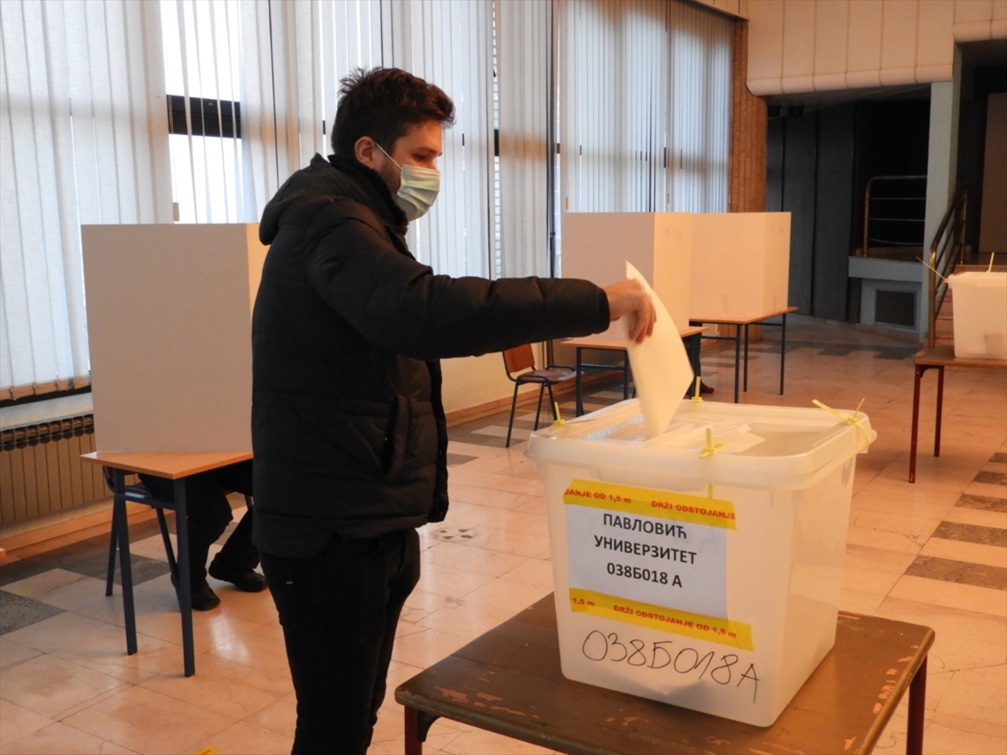  Otvorena biračka mjesta. U Doboju se glasa u Srebrenici Bošnjaci bojkotiraju - slika 3