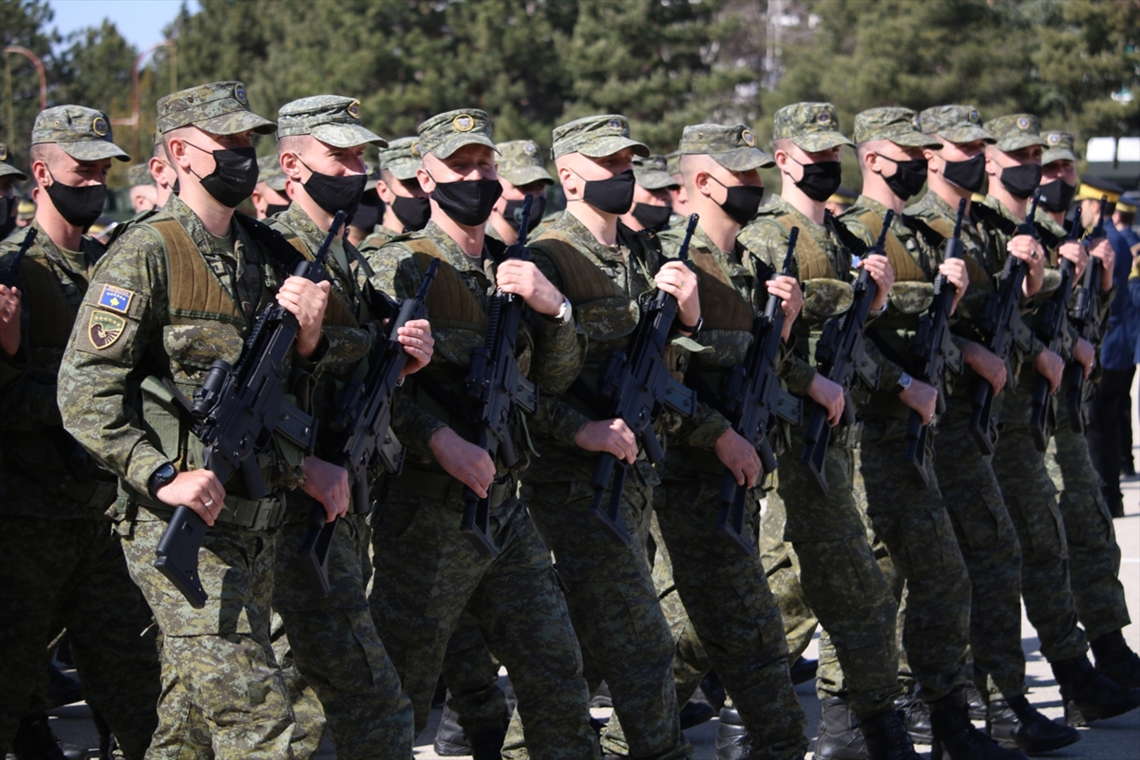 Kosovo odalo počast Ademu Jashariju - slika 4