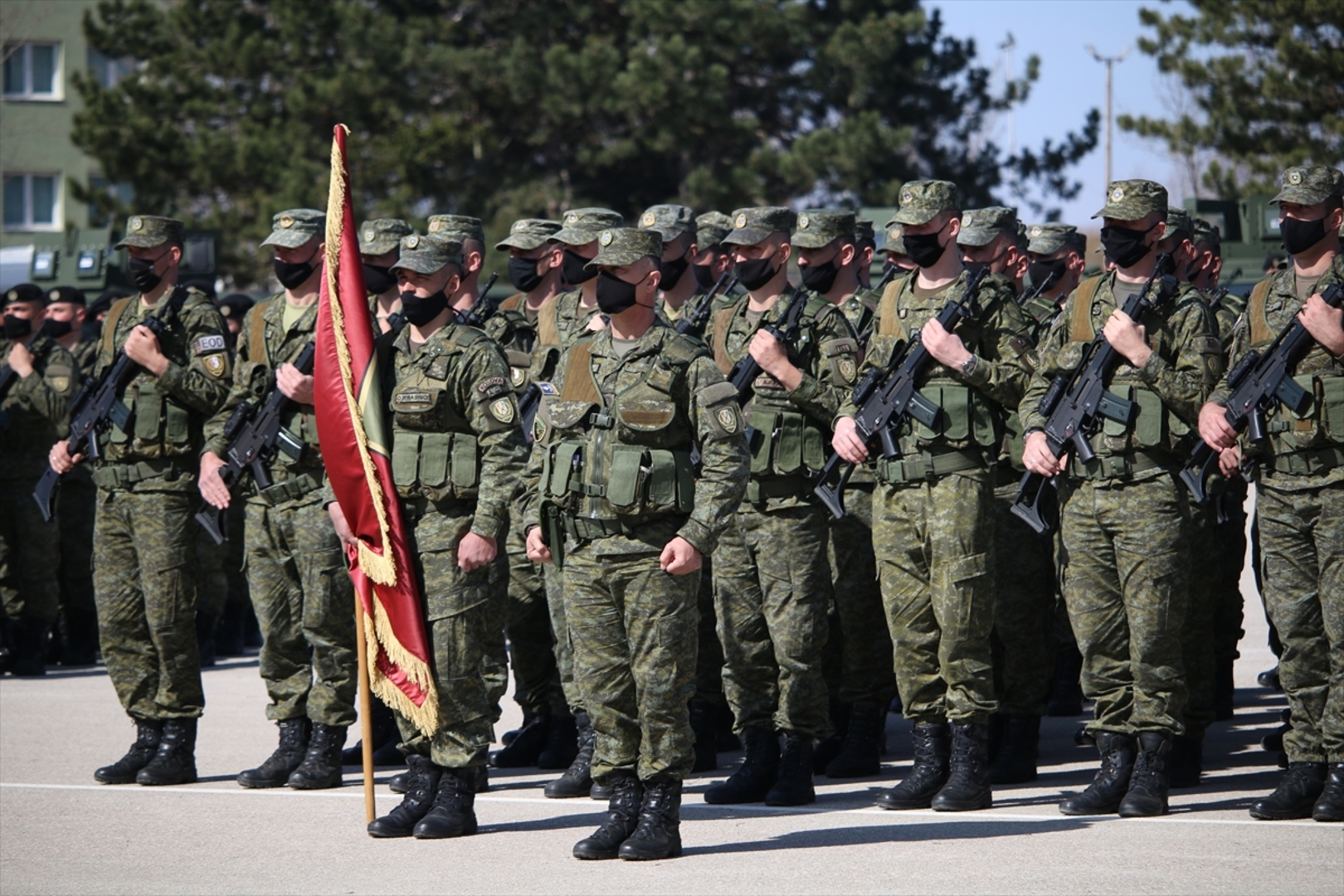 Kosovo odalo počast Ademu Jashariju - slika 9