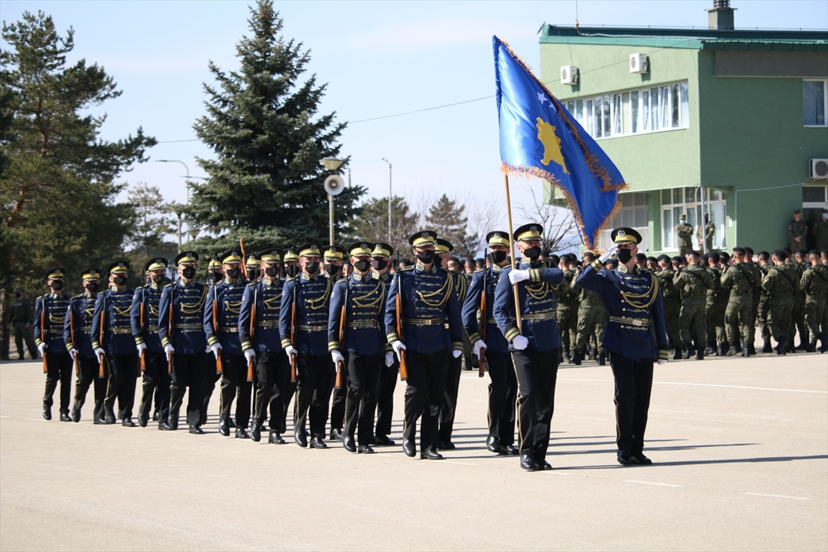 Kosovo odalo počast Ademu Jashariju - slika 10