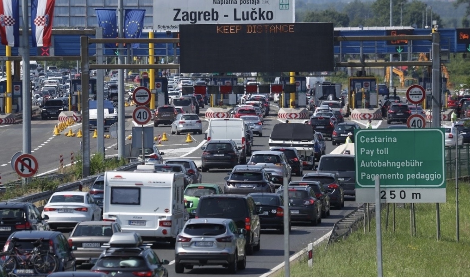 Ogromne gužve na ulazu u Hrvatsku. Na Doljanima se čeka bar 30 minuta - slika 1
