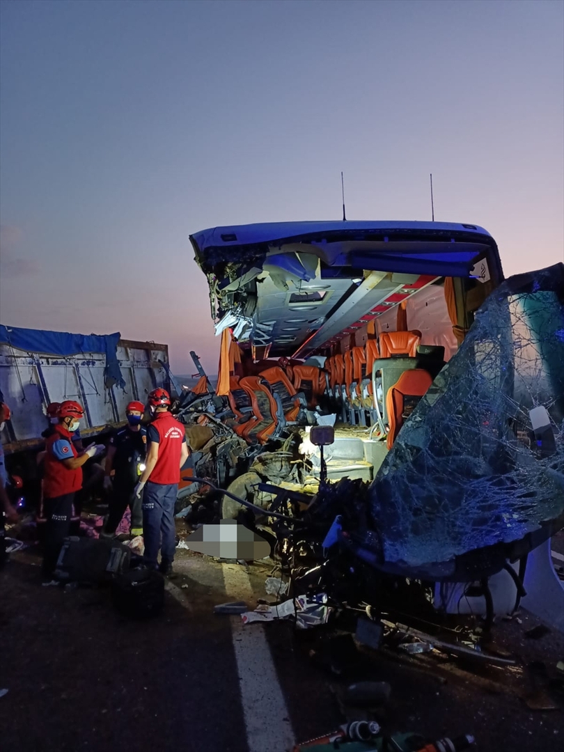 Turska: U sudaru autobusa i kamiona poginulošest osoba, 42 povrijeđenih - slika 3