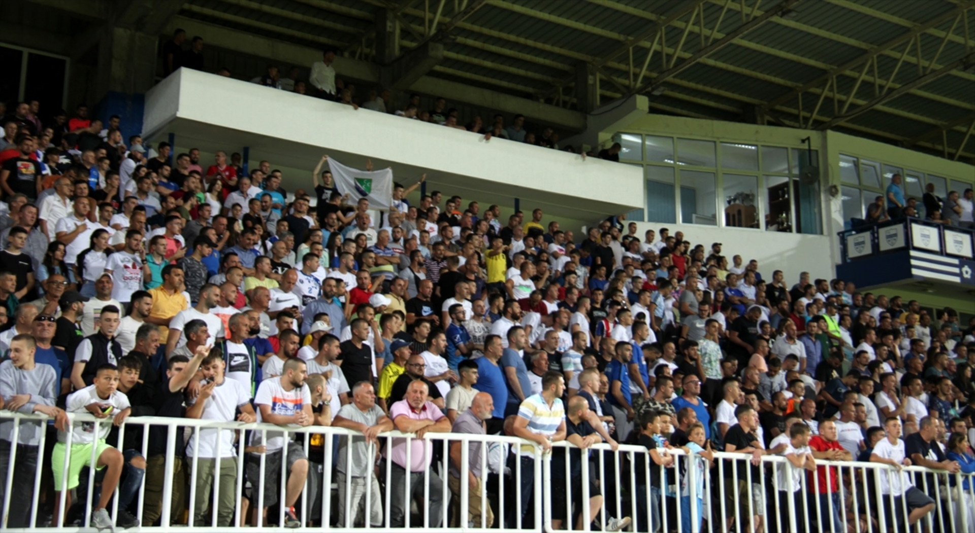 Nacionalistički ispadi Partizanovih navijača obilježili utakmicu u Novom Pazaru - slika 19