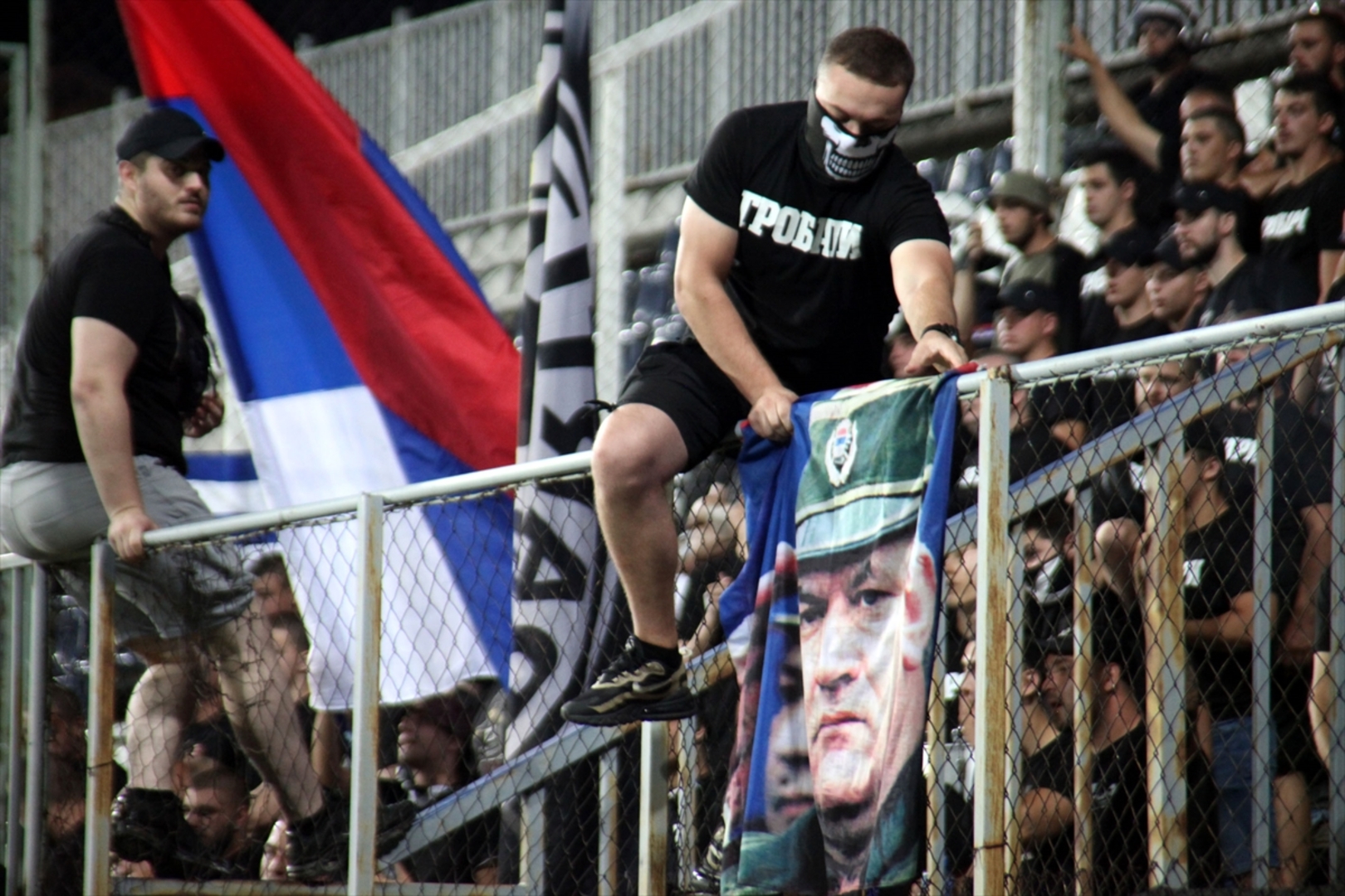 Nacionalistički ispadi Partizanovih navijača obilježili utakmicu u Novom Pazaru - slika 12