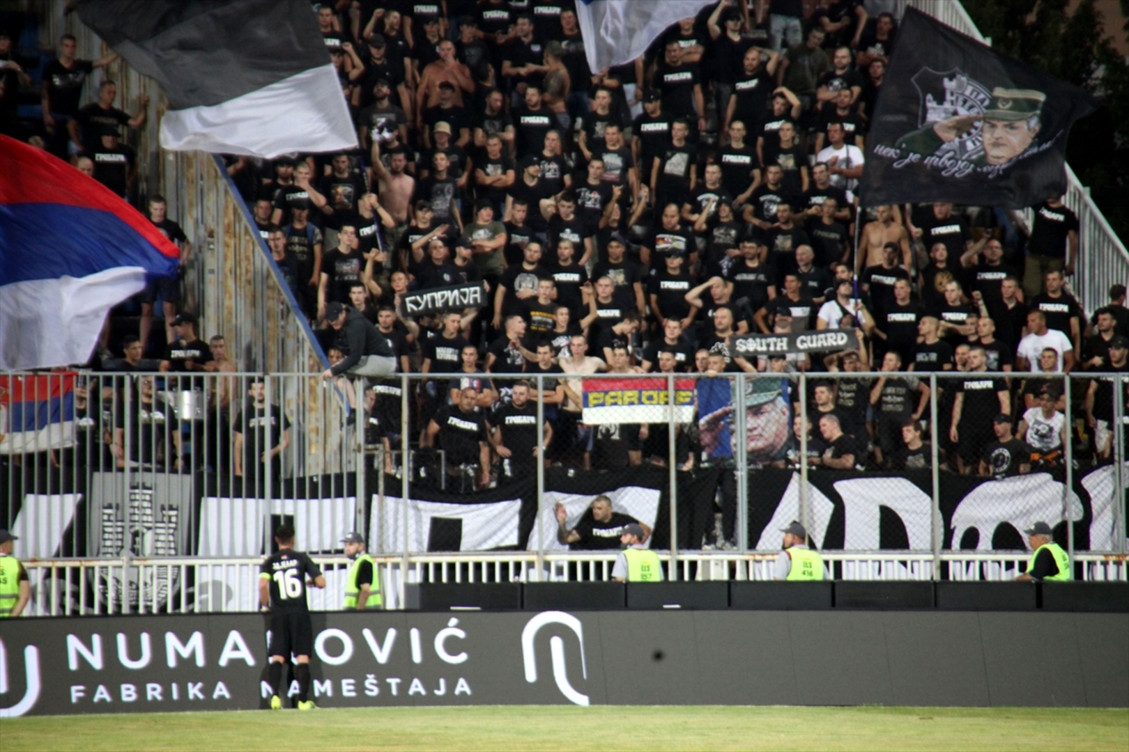 Nacionalistički ispadi Partizanovih navijača obilježili utakmicu u Novom Pazaru - slika 13